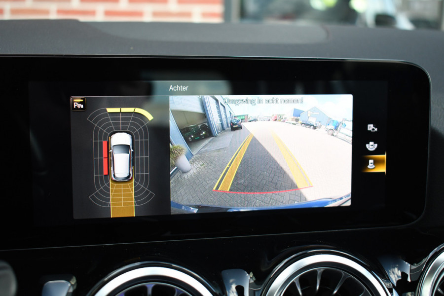 Mercedes-Benz GLA 250 e AMG Pano Night Camera m-LED