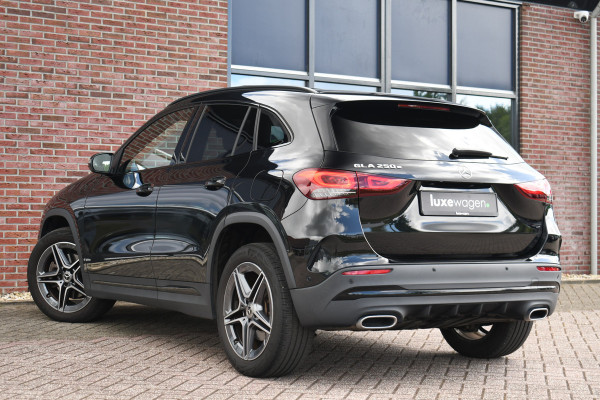Mercedes-Benz GLA 250 e AMG Pano Night Camera m-LED