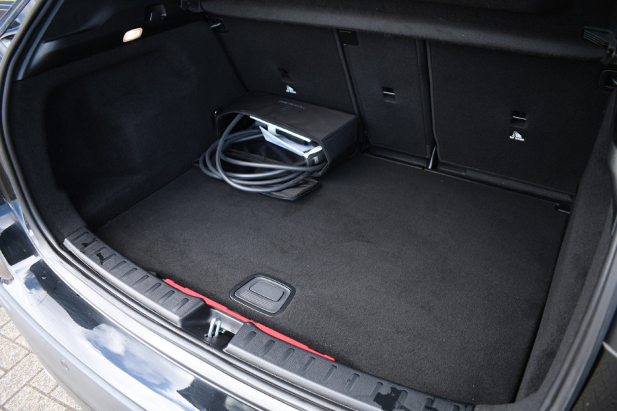 Mercedes-Benz GLA 250 e AMG Pano Night Camera m-LED