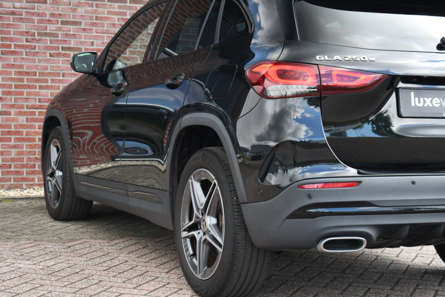 Mercedes-Benz GLA 250 e AMG Pano Night Camera m-LED