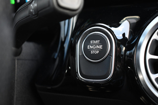Mercedes-Benz GLA 250 e AMG Pano Night Camera m-LED