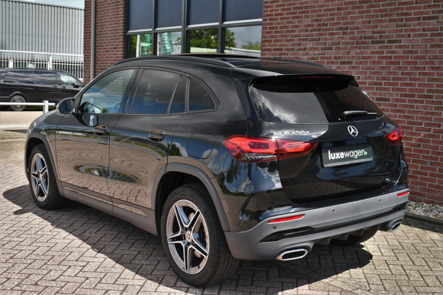 Mercedes-Benz GLA 250 e AMG Pano Night Camera m-LED