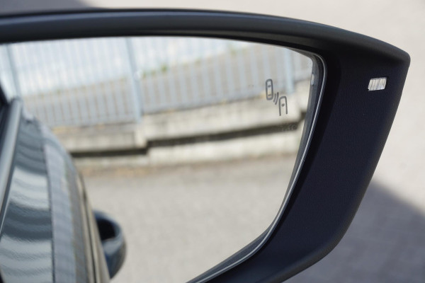Seat Arona 1.0 EcoTSI 115PK FR/Automaat/ Two-Color/ Virtual Cockpit/Camera/17Inch.LMV