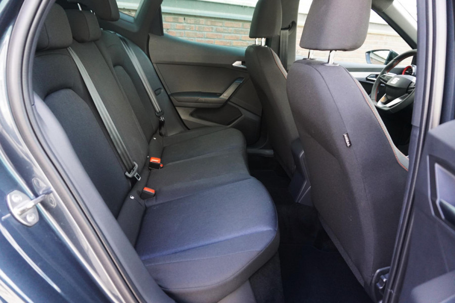 Seat Arona 1.0 EcoTSI 115PK FR/Automaat/ Two-Color/ Virtual Cockpit/Camera/17Inch.LMV
