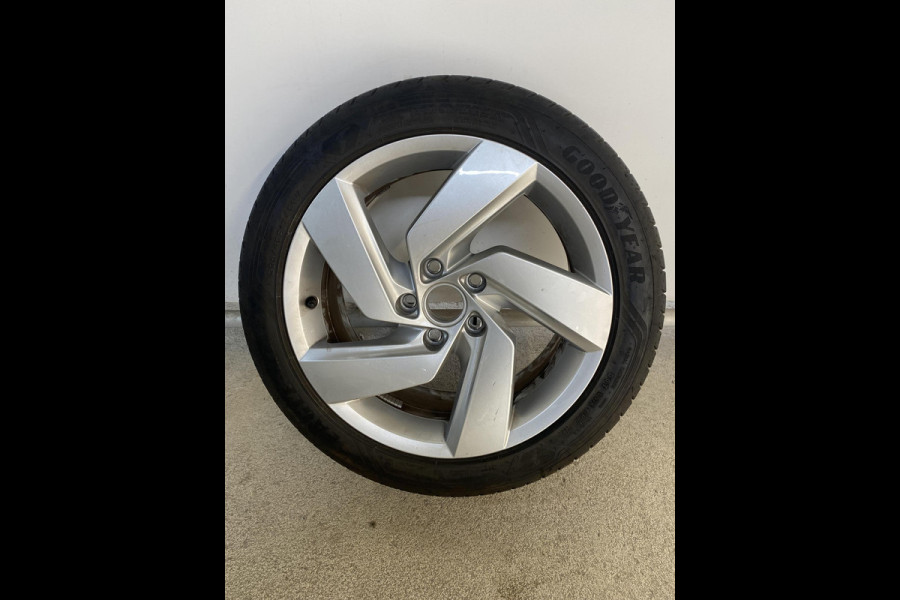 Volkswagen Golf 1.4 eHybrid GTE 245 pk Automaat (DSG) | Navigatie | Parkeersensoren | Adaptieve cruise control | Autom. airco (3 zones) | Stoelverwarming |