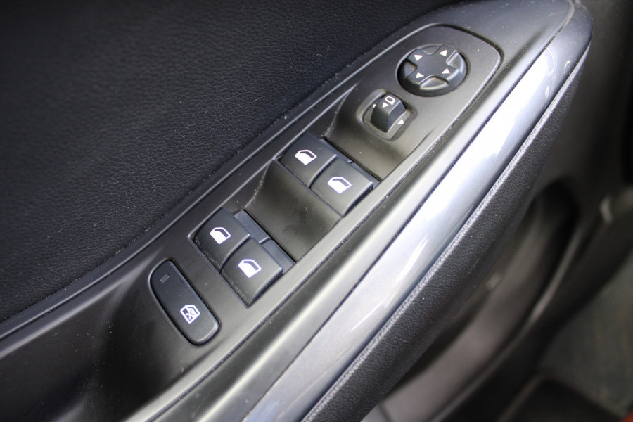Opel Grandland X 1.6 Turbo Hybrid4 Ultimate | Trekhaak | Camera | Stoelverwarming
