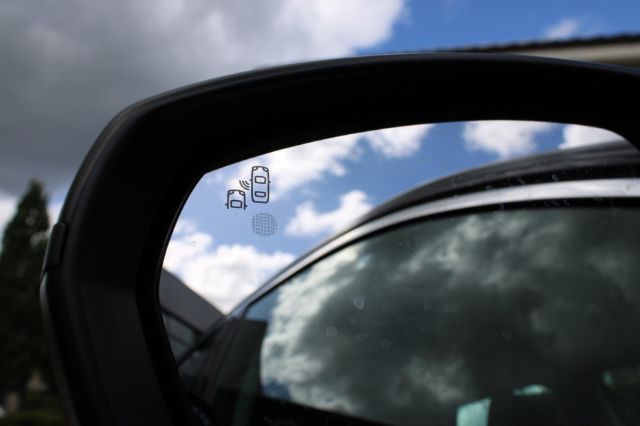 Opel Grandland X 1.6 Turbo Hybrid4 Ultimate | Trekhaak | Camera | Stoelverwarming