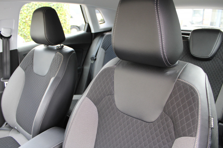Opel Grandland X 1.6 Turbo Hybrid4 Ultimate | Trekhaak | Camera | Stoelverwarming