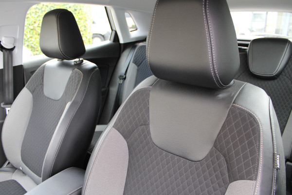 Opel Grandland X 1.6 Turbo Hybrid4 Ultimate | Trekhaak | Camera | Stoelverwarming