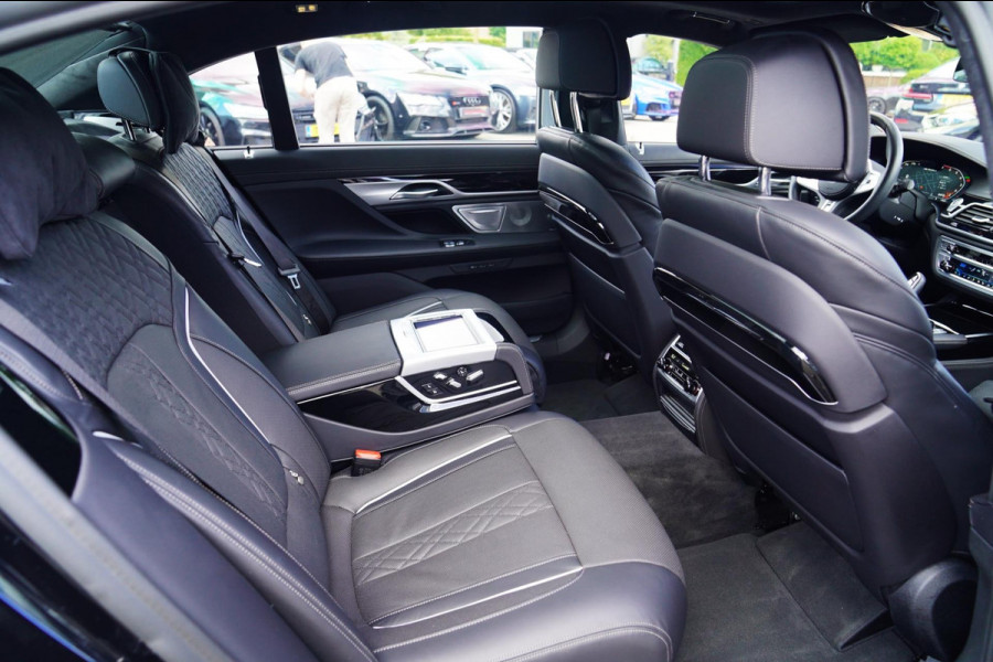 BMW 7 Serie M760Li xDrive High Executive | Massage | TV | Koelbox | HuD | BMW Drive Assisted | 360 cam | Stoelkoeling | Bowers |