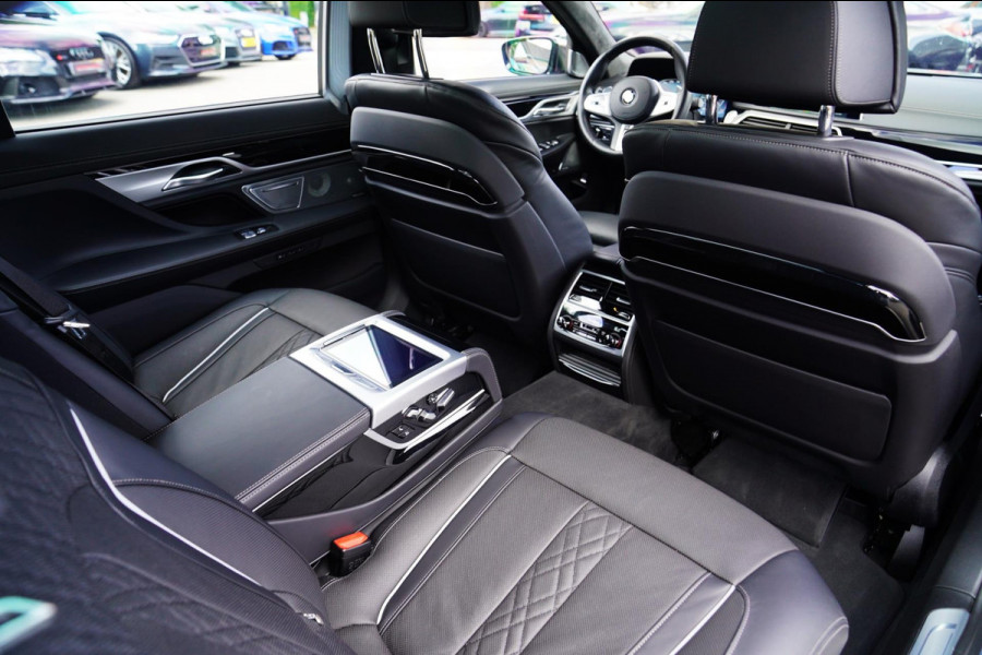 BMW 7 Serie M760Li xDrive High Executive | Massage | TV | Koelbox | HuD | BMW Drive Assisted | 360 cam | Stoelkoeling | Bowers |