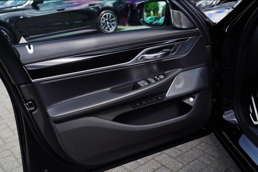 BMW 7 Serie M760Li xDrive High Executive | Massage | TV | Koelbox | HuD | BMW Drive Assisted | 360 cam | Stoelkoeling | Bowers |