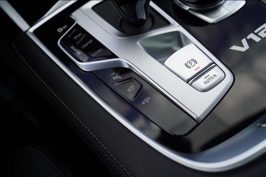 BMW 7 Serie M760Li xDrive High Executive | Massage | TV | Koelbox | HuD | BMW Drive Assisted | 360 cam | Stoelkoeling | Bowers |