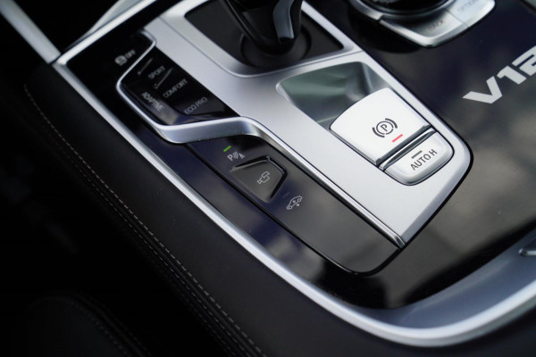 BMW 7 Serie M760Li xDrive High Executive | Massage | TV | Koelbox | HuD | BMW Drive Assisted | 360 cam | Stoelkoeling | Bowers |
