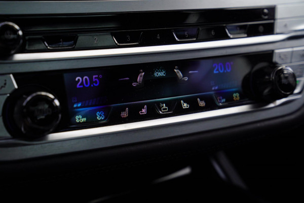 BMW 7 Serie M760Li xDrive High Executive | Massage | TV | Koelbox | HuD | BMW Drive Assisted | 360 cam | Stoelkoeling | Bowers |