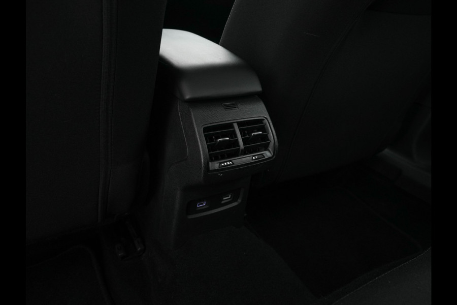 Citroën Ë-C4 Feel 50 kWh [ 3-Fase ] (INCL-BTW) *FULL-LED | DIGI-COCKPIT | CARPLAY | MICROFIBRE-COMFORT-SEATS | ECC | LANE-ASSIST | PDC | CRUISE | 18''ALU*