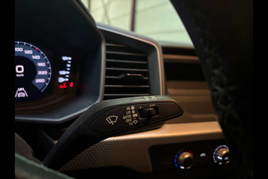 Audi A1 SPORTBACK 25 TFSI S line automaat