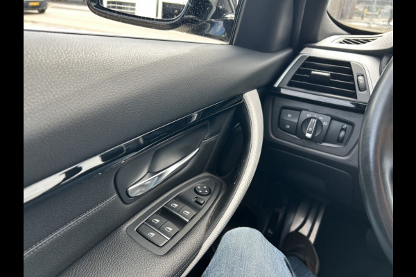 BMW 3 Serie Touring 320i Sp.L Exec.