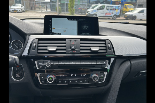 BMW 3 Serie Touring 320i Sp.L Exec.