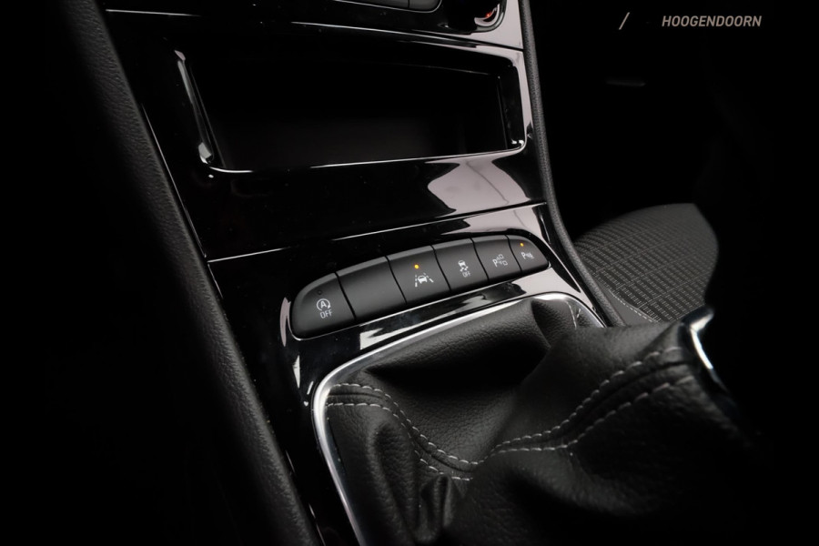 Opel Astra 1.2 Design & Tech (APPLE CARPLAY,LED,DODEHOEK,CAMERA,PARKEERSENSOR,COMFORT-STOELEN,LEDER,ADAPTIVE CRUISE,LM-VELGEN)