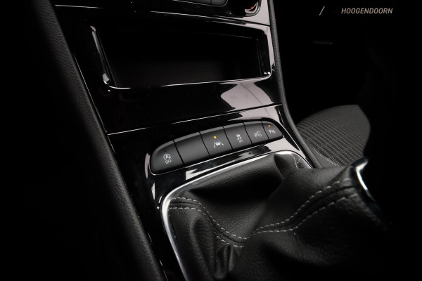 Opel Astra 1.2 Design & Tech (APPLE CARPLAY,LED,DODEHOEK,CAMERA,PARKEERSENSOR,COMFORT-STOELEN,LEDER,ADAPTIVE CRUISE,LM-VELGEN)