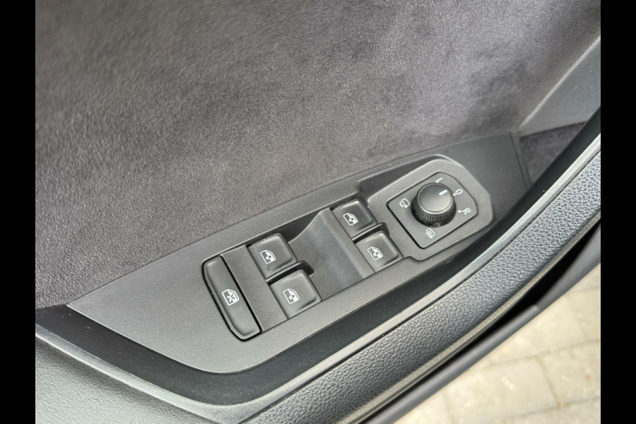 Škoda Kodiaq 1.5 TSI Sportline 7-persoons Automaat | Panoramadak | LED verlichting | Adaptieve cruise control | Elektrisch bedienbare voorsto