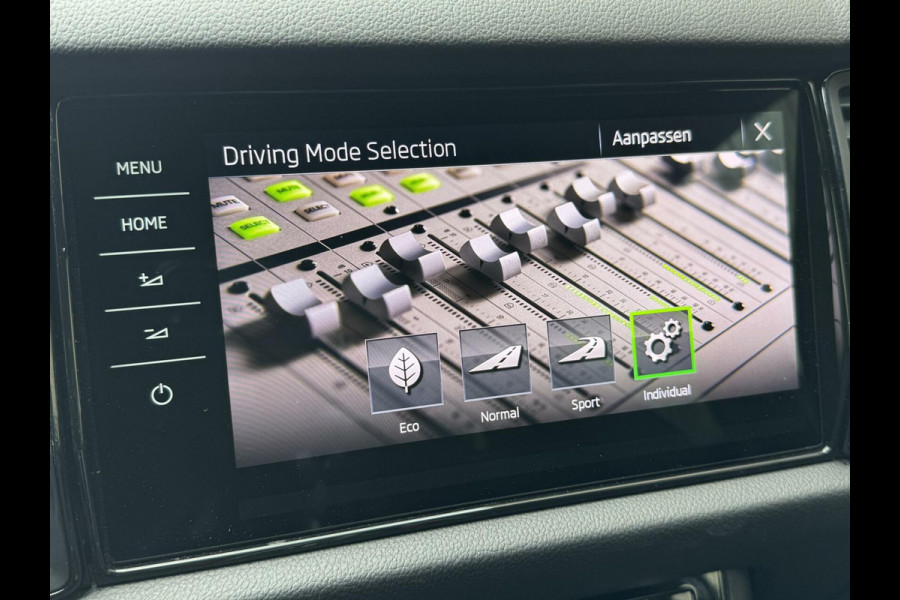 Škoda Kodiaq 1.5 TSI Sportline 7-persoons Automaat | Panoramadak | LED verlichting | Adaptieve cruise control | Elektrisch bedienbare voorsto