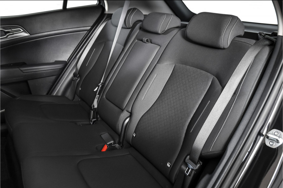 Kia Sportage 1.6 T-GDi MHEV 160 PK DynamicLine - Automaat | Dig. Cockpit | Adapt. Cruise | Stuur-+Stuurverw. | PDC | Camera | NAV + App. Connect | ECC | LM 17" | 2506