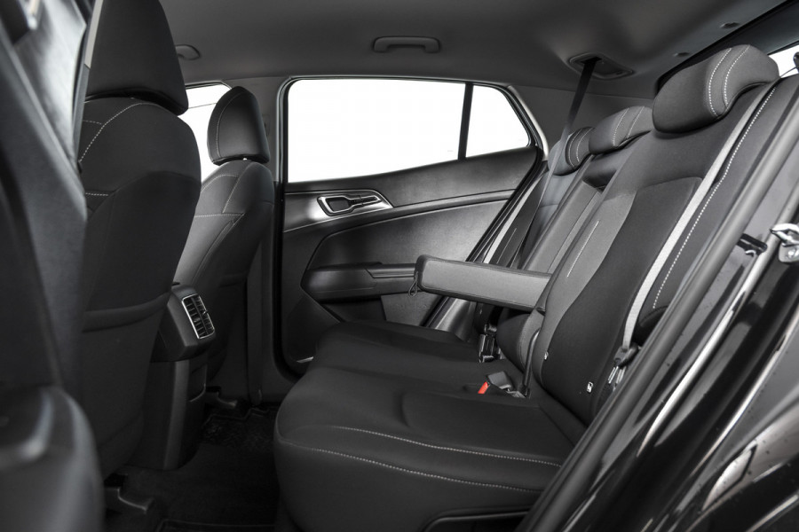 Kia Sportage 1.6 T-GDi MHEV 160 PK DynamicLine - Automaat | Dig. Cockpit | Adapt. Cruise | Stuur-+Stuurverw. | PDC | Camera | NAV + App. Connect | ECC | LM 17" | 2506