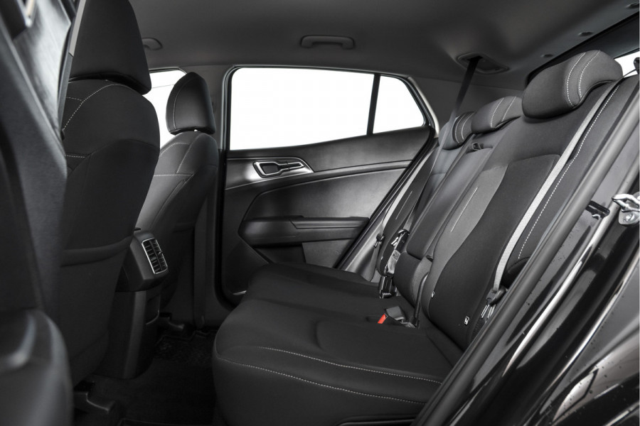 Kia Sportage 1.6 T-GDi MHEV 160 PK DynamicLine - Automaat | Dig. Cockpit | Adapt. Cruise | Stuur-+Stuurverw. | PDC | Camera | NAV + App. Connect | ECC | LM 17" | 2506