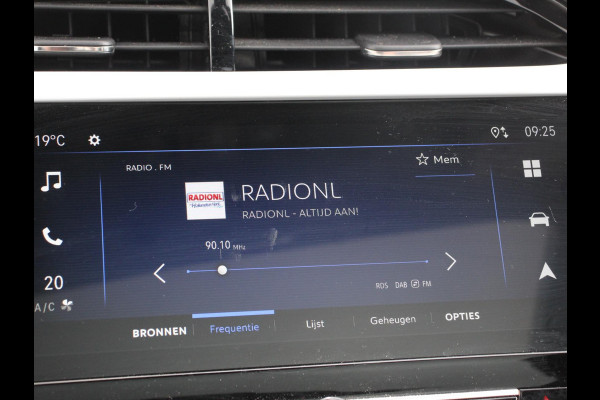 Opel Corsa 1.2 GS Panorama dak Climate Control Achteruitrij Camera Parkeersensoren Cruise control LED Verwarmde voorstoelen Stuurwiel verwarmd Apple carplay/ Android Auto