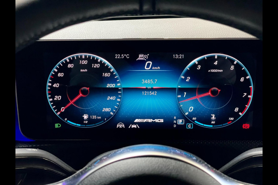 Mercedes-Benz CLA-Klasse AMG 35 4MATIC Premium Plus PANO
