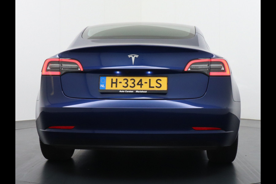 Tesla Model 3 RWD SR+ 60kWh 325PK Lmv 18" AutoPilot Leder PanoDak Adaptive-Cruise Lmv Camera's Elektr.-Stuur+Stoelen+Spiegels+Geheugen+Easy-En Navi LED Comfortstoelen ACC DAB Keyless en Voorverwarmen interieur via App One-Pedal-Drive Origineel Nederlandse auto tot 11kw laden thuis! Garantie Accu tot 10-03-2027 max 160.000km 1.584kg licht!