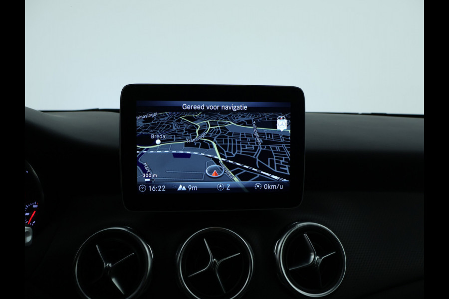 Mercedes-Benz GLA 180 Business Solution Limited | Dual Climate Control | Camera | Parkeersensoren | Navigatie | Stoelverwarming | Inclusief 24 maanden MB Certified garantie voor Europa.