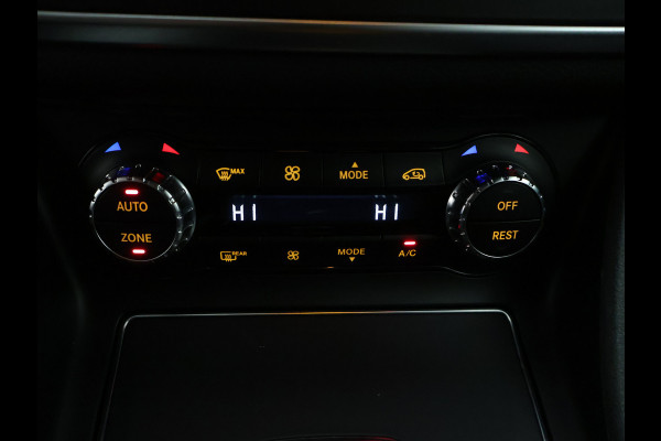Mercedes-Benz GLA 180 Business Solution Limited | Dual Climate Control | Camera | Parkeersensoren | Navigatie | Stoelverwarming | Inclusief 24 maanden MB Certified garantie voor Europa.