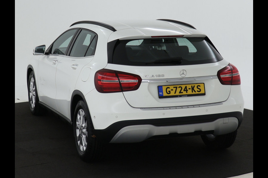 Mercedes-Benz GLA 180 Business Solution Limited | Dual Climate Control | Camera | Parkeersensoren | Navigatie | Stoelverwarming | Inclusief 24 maanden MB Certified garantie voor Europa.