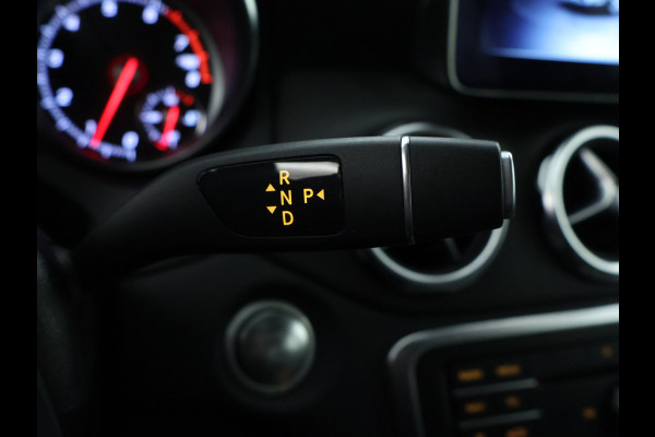 Mercedes-Benz GLA 180 Business Solution Limited | Dual Climate Control | Camera | Parkeersensoren | Navigatie | Stoelverwarming | Inclusief 24 maanden MB Certified garantie voor Europa.