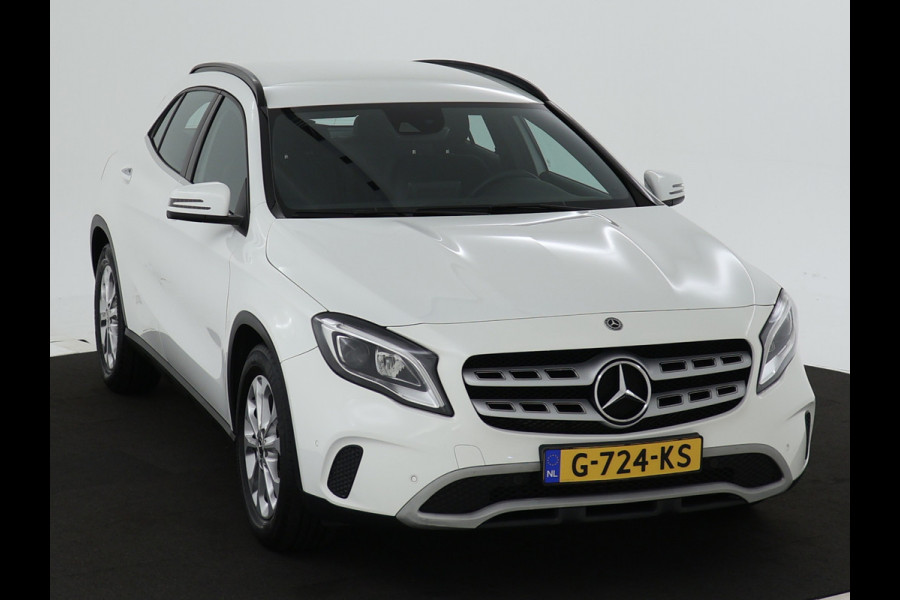 Mercedes-Benz GLA 180 Business Solution Limited | Dual Climate Control | Camera | Parkeersensoren | Navigatie | Stoelverwarming | Inclusief 24 maanden MB Certified garantie voor Europa.