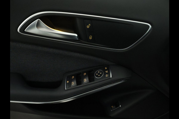 Mercedes-Benz GLA 180 Business Solution Limited | Dual Climate Control | Camera | Parkeersensoren | Navigatie | Stoelverwarming | Inclusief 24 maanden MB Certified garantie voor Europa.