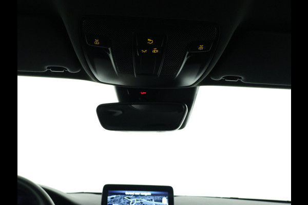 Mercedes-Benz GLA 180 Business Solution Limited | Dual Climate Control | Camera | Parkeersensoren | Navigatie | Stoelverwarming | Inclusief 24 maanden MB Certified garantie voor Europa.