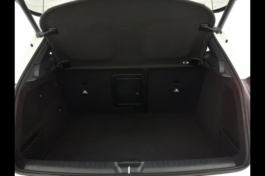 Mercedes-Benz GLA 180 Business Solution Limited | Dual Climate Control | Camera | Parkeersensoren | Navigatie | Stoelverwarming | Inclusief 24 maanden MB Certified garantie voor Europa.