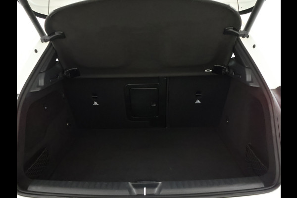 Mercedes-Benz GLA 180 Business Solution Limited | Dual Climate Control | Camera | Parkeersensoren | Navigatie | Stoelverwarming | Inclusief 24 maanden MB Certified garantie voor Europa.