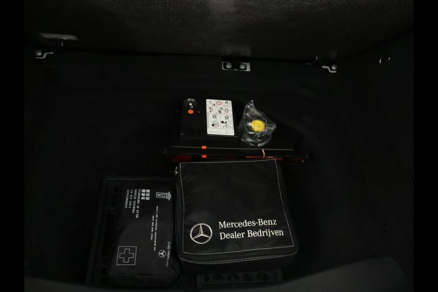 Mercedes-Benz GLA 180 Business Solution Limited | Dual Climate Control | Camera | Parkeersensoren | Navigatie | Stoelverwarming | Inclusief 24 maanden MB Certified garantie voor Europa.