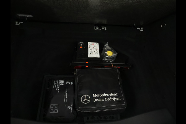 Mercedes-Benz GLA 180 Business Solution Limited | Dual Climate Control | Camera | Parkeersensoren | Navigatie | Stoelverwarming | Inclusief 24 maanden MB Certified garantie voor Europa.