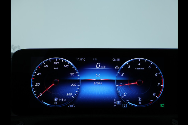 Mercedes-Benz CLA-Klasse 200 Business Solution AMG | AMG Line | Night Pakket | Sfeerverlichting | Achteruitrijcamera | LED koplampen | Inclusief 24 maanden MB Certified garantie voor Europa.