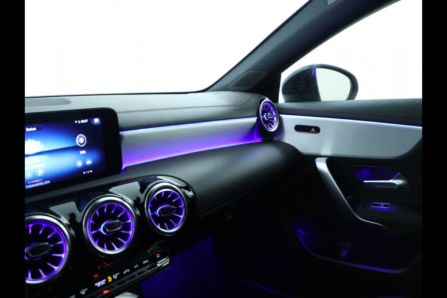Mercedes-Benz CLA-Klasse 200 Business Solution AMG | AMG Line | Night Pakket | Sfeerverlichting | Achteruitrijcamera | LED koplampen | Inclusief 24 maanden MB Certified garantie voor Europa.