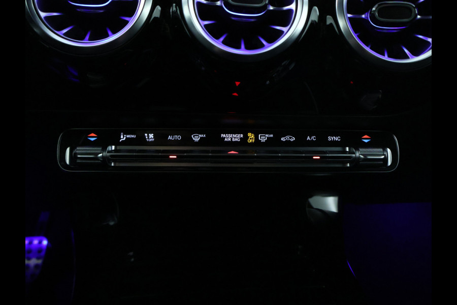 Mercedes-Benz CLA-Klasse 200 Business Solution AMG | AMG Line | Night Pakket | Sfeerverlichting | Achteruitrijcamera | LED koplampen | Inclusief 24 maanden MB Certified garantie voor Europa.