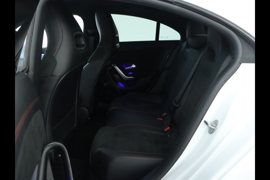 Mercedes-Benz CLA-Klasse 200 Business Solution AMG | AMG Line | Night Pakket | Sfeerverlichting | Achteruitrijcamera | LED koplampen | Inclusief 24 maanden MB Certified garantie voor Europa.