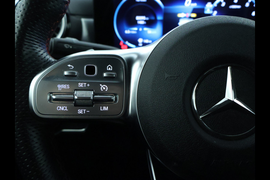 Mercedes-Benz CLA-Klasse 200 Business Solution AMG | AMG Line | Night Pakket | Sfeerverlichting | Achteruitrijcamera | LED koplampen | Inclusief 24 maanden MB Certified garantie voor Europa.