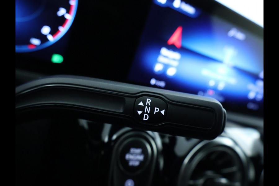Mercedes-Benz CLA-Klasse 200 Business Solution AMG | AMG Line | Night Pakket | Sfeerverlichting | Achteruitrijcamera | LED koplampen | Inclusief 24 maanden MB Certified garantie voor Europa.